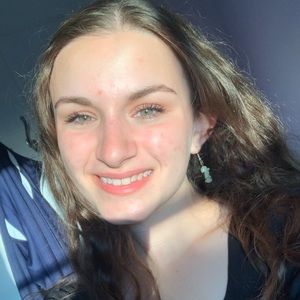 Meet your Posher, Abigail